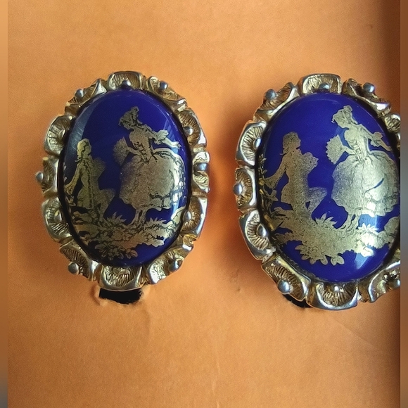 Vintage Cobalt Blue Couple in Etched Gold Limoges Earrings - Picture 4 of 8